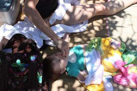 Ahh, this is the life! (Dad note: Yes, that's Maile girl in the shade being hand fed grapes - quite a life our little girl leads...)