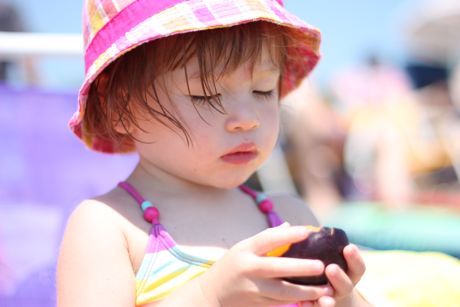 The water was cool, but the highlight of the beach was this plum. I can't even decide what part I want to bite next - so yummy!