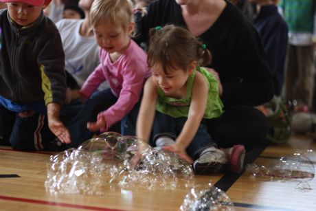 We arrived a bit early and had front row seats - that meant LOTS of bubble action!