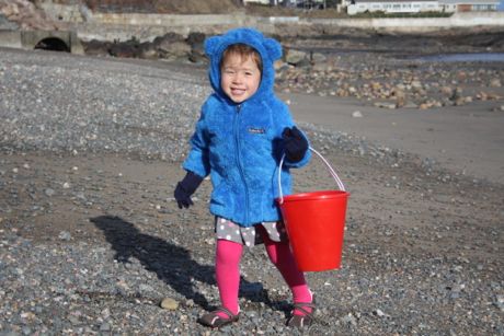 Daddy, I'm going to fill this entire bucket. Okay?