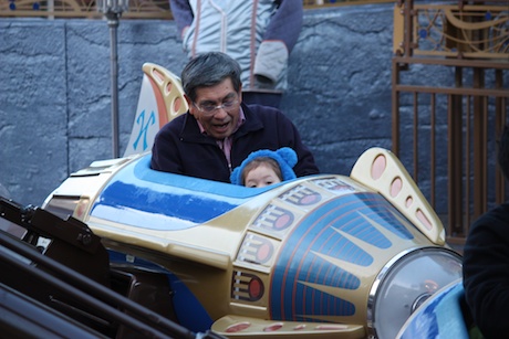 Who's that with Papa on the rocket ship? (BTW - This was Maile's 3rd time on this ride - Daddy went twice and then tagged Papa in as his head was spinning!)