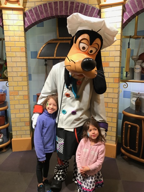After the half marathon, we hit Goofy's Kitchen for one last meal and fun with the characters...